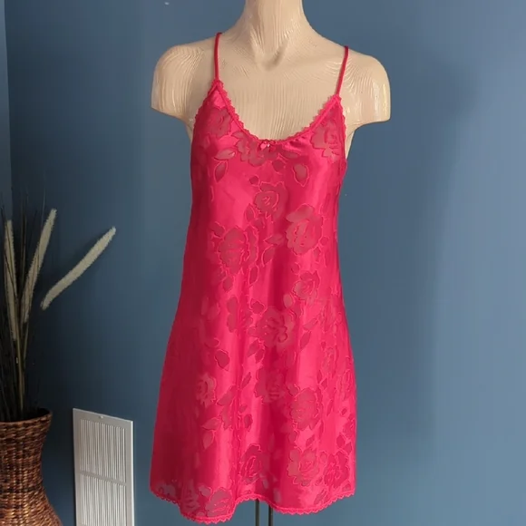 Red Nightie - Picture 1 of 6
